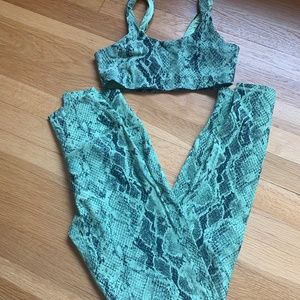 Alo yoga set top and bottom